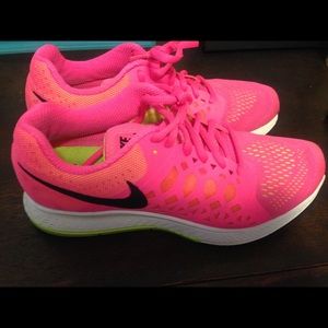 Nike Shoes - Nike size 8 shoes Nike Shoes - Nike size 8 shoes